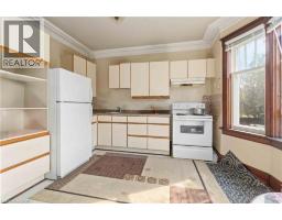 151 LOUISA Street - 17