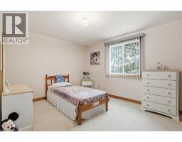 11 GREENBRIAR Court - 19