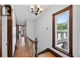 225 HESS Street S - 19