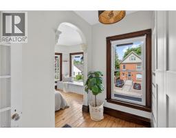 225 HESS Street S - 21
