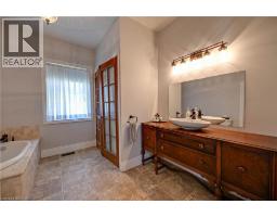 9 PARK Avenue W - 18