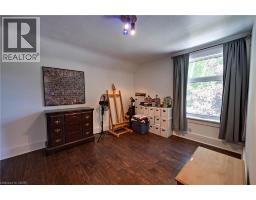 9 PARK Avenue W - 32