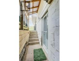 582 CHAMBERLAIN Road - 27