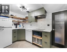 17 HIGHLAND Crescent - 33