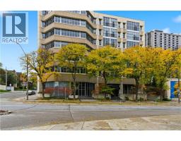 66 BAY Street S UnitNo. PH10 - 4