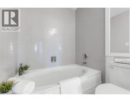 2511 LAKESHORE Road W UnitNo. 811 - 19