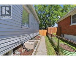 103 CHALMERS Street N - 32