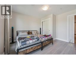 5 WAKE ROBIN Drive UnitNo. 113 - 18