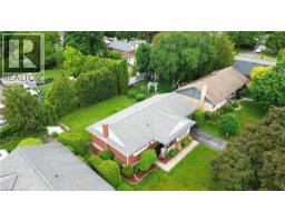 104 ELGIN Crescent - 3