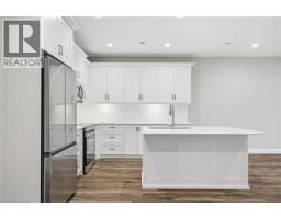 305 HENRY Street S - 10