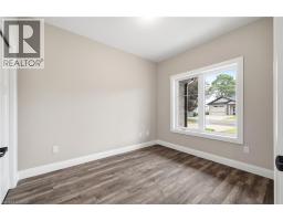 305 HENRY Street S - 19