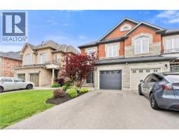 82 SUMMERBERRY Way - 2