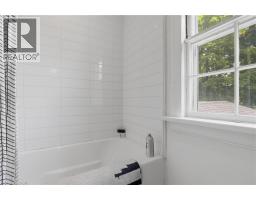 115 ROSLIN Avenue S - 20