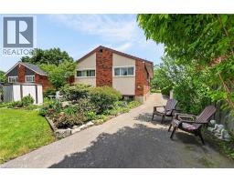 10 HELGA Court - 33