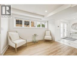 55 ROBARTS Drive - 42
