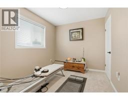 14 KENYON Crescent - 21