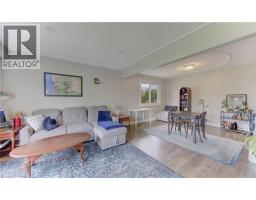 127 STRATHCONA Crescent - 10