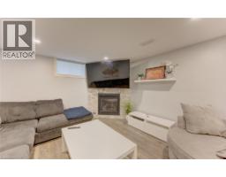 127 STRATHCONA Crescent - 35