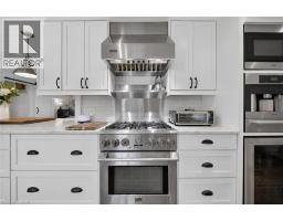 760 KINGSWAY Drive - 10
