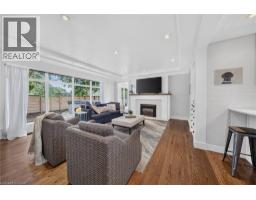 760 KINGSWAY Drive - 12
