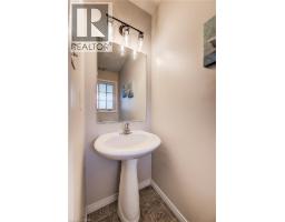 208 FEATHERSTONE Crescent - 6