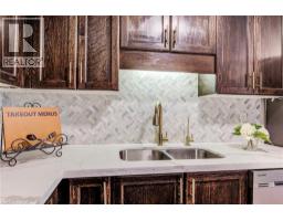 208 FEATHERSTONE Crescent - 9