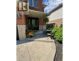 12 WILLS Crescent - 2