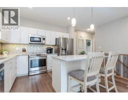 82 ROWE Avenue - 11