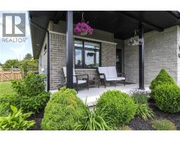 82 ROWE Avenue - 3