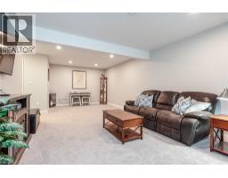 82 ROWE Avenue - 32