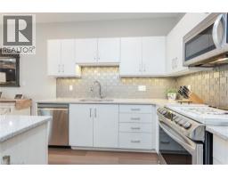 82 ROWE Avenue - 9