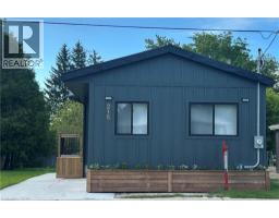215 WINSTANLEY Street - 3