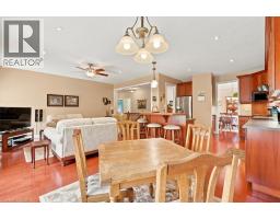 215 TERRACE WOOD Crescent - 15