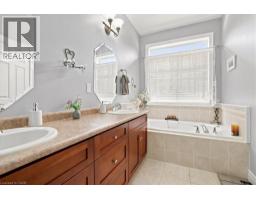 215 TERRACE WOOD Crescent - 26
