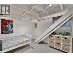 111 MAIN Street W - 37