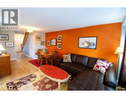 24 WALKER Court - 7