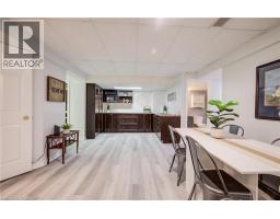 27 CHANDOS Drive - 27