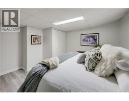 27 CHANDOS Drive - 35