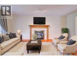 225 DARTMOOR Crescent - 7