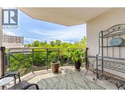 2000 CREEKSIDE Drive UnitNo. 707 - 24