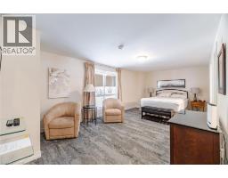 2000 CREEKSIDE Drive UnitNo. 707 - 35