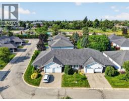 11 GARDEN Drive - 35