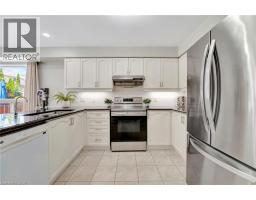 35 DUBRICK Crescent - 11