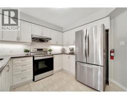35 DUBRICK Crescent - 12