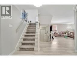 35 DUBRICK Crescent - 18