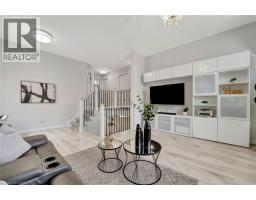 35 DUBRICK Crescent - 21