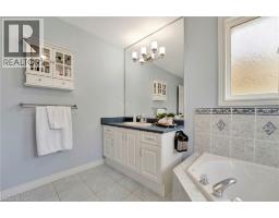 35 DUBRICK Crescent - 24