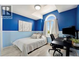 35 DUBRICK Crescent - 27