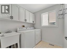 35 DUBRICK Crescent - 28