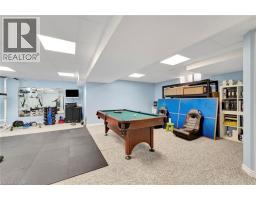 35 DUBRICK Crescent - 32
